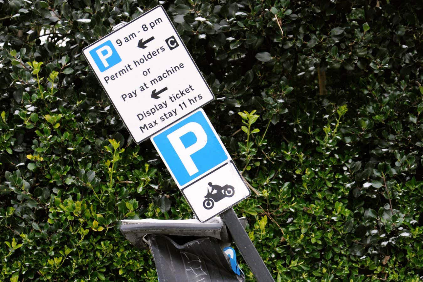 D4B636 Brighton Sussex UK 11 March 2013 - A damaged Brighton and Hove city council parking meter in Queens Park